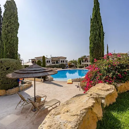 아파트 Aa02 Adjacent To Aphrodite Hills- Communal Pool, Garden *