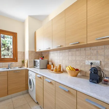 Apartment Aa02 Adjacent To Aphrodite Hills- Communal Pool, Garden