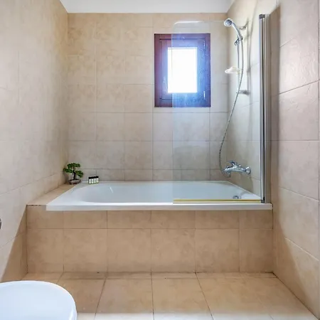 아파트 Aa02 Adjacent To Aphrodite Hills- Communal Pool, Garden *