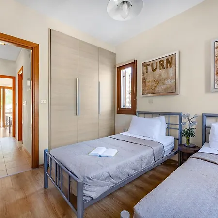 아파트 Aa02 Adjacent To Aphrodite Hills- Communal Pool, Garden *