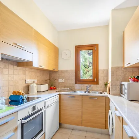 아파트 Aa02 Adjacent To Aphrodite Hills- Communal Pool, Garden 코우클리아